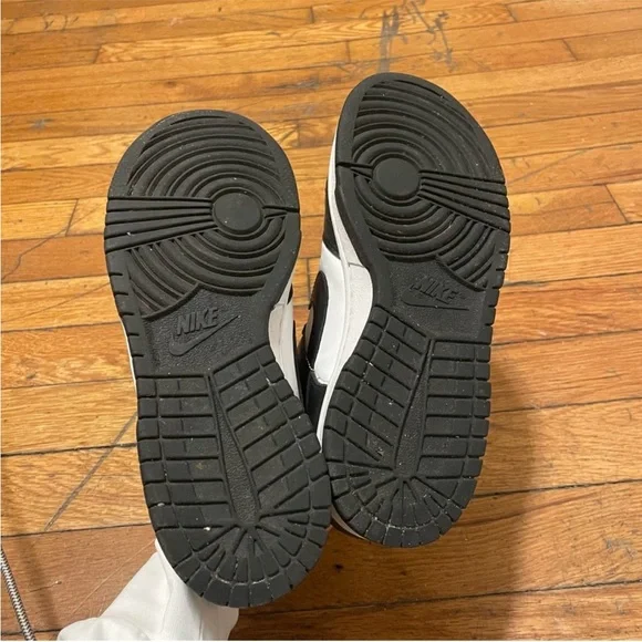 Nike Panda Dunk Low - Picture 5 of 5